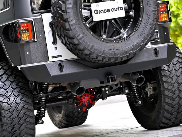 ジープ・ラングラーアンリミテッド ルビコン・ハードロック・フルカスタム・新品電動サイドステップ ・リフトUP・FUEL24in・金属製アーマーフェンダー・社外バンパー・社外グリル・LEDライト・マグナフロー2本出しマフラー・FOX足廻り・社外デフカバー・社外ロールケージ・LEDアンビエントライト(47枚目)