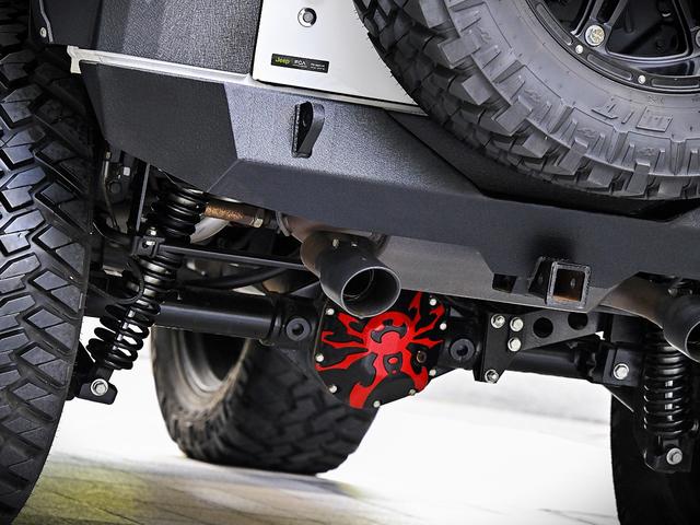 ジープ・ラングラーアンリミテッド ルビコン・ハードロック・フルカスタム・新品電動サイドステップ ・リフトUP・FUEL24in・金属製アーマーフェンダー・社外バンパー・社外グリル・LEDライト・マグナフロー2本出しマフラー・FOX足廻り・社外デフカバー・社外ロールケージ・LEDアンビエントライト(48枚目)