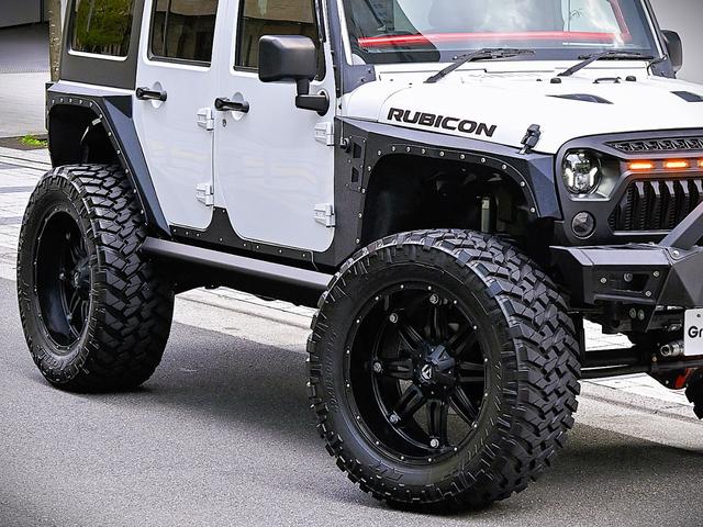 ジープ・ラングラーアンリミテッド ルビコン・ハードロック・フルカスタム・新品電動サイドステップ ・リフトUP・FUEL24in・金属製アーマーフェンダー・社外バンパー・社外グリル・LEDライト・マグナフロー2本出しマフラー・FOX足廻り・社外デフカバー・社外ロールケージ・LEDアンビエントライト(49枚目)