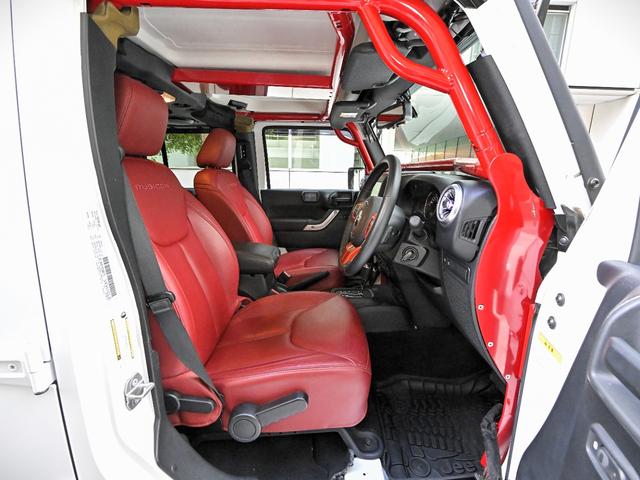 ジープ・ラングラーアンリミテッド ルビコン・ハードロック・フルカスタム・新品電動サイドステップ ・リフトUP・FUEL24in・金属製アーマーフェンダー・社外バンパー・社外グリル・LEDライト・マグナフロー2本出しマフラー・FOX足廻り・社外デフカバー・社外ロールケージ・LEDアンビエントライト(54枚目)