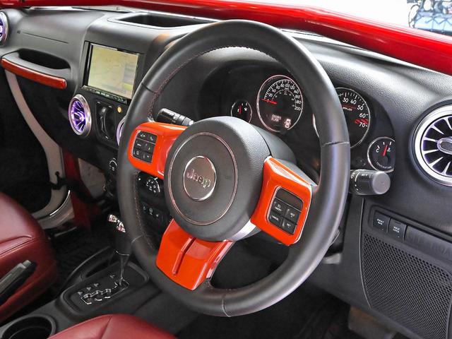 ジープ・ラングラーアンリミテッド ルビコン・ハードロック・フルカスタム・新品電動サイドステップ ・リフトUP・FUEL24in・金属製アーマーフェンダー・社外バンパー・社外グリル・LEDライト・マグナフロー2本出しマフラー・FOX足廻り・社外デフカバー・社外ロールケージ・LEDアンビエントライト(60枚目)