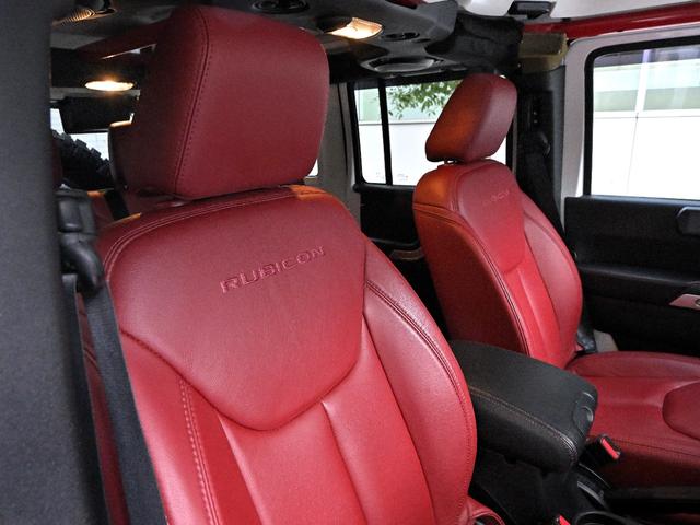 ジープ・ラングラーアンリミテッド ルビコン・ハードロック・フルカスタム・新品電動サイドステップ ・リフトUP・FUEL24in・金属製アーマーフェンダー・社外バンパー・社外グリル・LEDライト・マグナフロー2本出しマフラー・FOX足廻り・社外デフカバー・社外ロールケージ・LEDアンビエントライト(71枚目)