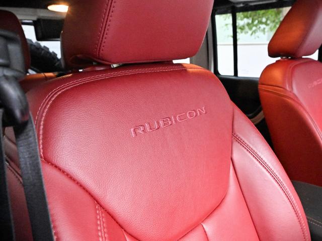 ジープ・ラングラーアンリミテッド ルビコン・ハードロック・フルカスタム・新品電動サイドステップ ・リフトUP・FUEL24in・金属製アーマーフェンダー・社外バンパー・社外グリル・LEDライト・マグナフロー2本出しマフラー・FOX足廻り・社外デフカバー・社外ロールケージ・LEDアンビエントライト(72枚目)