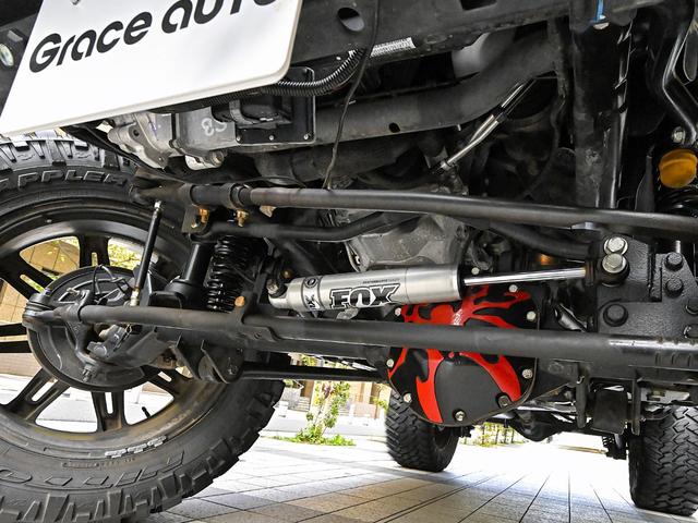 ジープ・ラングラーアンリミテッド ルビコン・ハードロック・フルカスタム・新品電動サイドステップ ・リフトUP・FUEL24in・金属製アーマーフェンダー・社外バンパー・社外グリル・LEDライト・マグナフロー2本出しマフラー・FOX足廻り・社外デフカバー・社外ロールケージ・LEDアンビエントライト(76枚目)