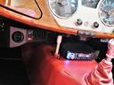 １１０周年記念モデル・ワイヤーホイール・モトリタステアリング　・１オーナー・エアコン装着・ウォルナットダッシュボード・アルミフェイシアパネル・シルバーメッシュグリル・オーバーライダー・伸縮ドアポケット・１１０ｔｈ刺繍・赤革・赤幌・オーディオ・ドライブレコーダー付（20枚目）