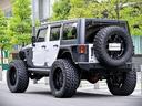 ジープ・ラングラーアンリミテッド ルビコン・ハードロック・フルカスタム・新品電動サイドステップ ・リフトUP・FUEL24in・金属製アーマーフェンダー・社外バンパー・社外グリル・LEDライト・マグナフロー2本出しマフラー・FOX足廻り・社外デフカバー・社外ロールケージ・LEDアンビエントライト(5枚目)
