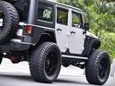 ルビコン・ハードロック・フルカスタム・新品電動サイドステップ ・リフトUP・FUEL24in・金属製アーマーフェンダー・社外バンパー・社外グリル・LEDライト・マグナフロー2本出しマフラー・FOX足廻り・社外デフカバー・社外ロールケージ・LEDアンビエントライト(51枚目)