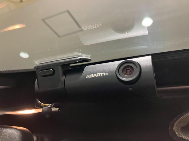 アバルト５９５ コンペティツィオーネ　ＭＴ・ブラック内装・前後ドライブレコーダー・ＥＴＣ・ＡｐｐｌｅＣａｒＰｌａｙ　ＡｎｄｏｒｏｉｄｏＡｕｔｏ対応・１７インチアルミホイール（18枚目）