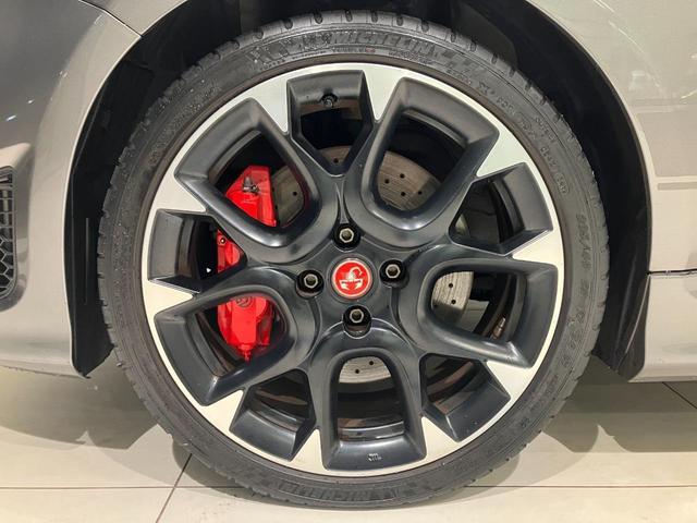 アバルト５９５ コンペティツィオーネ　ＭＴ・ブラック内装・前後ドライブレコーダー・ＥＴＣ・ＡｐｐｌｅＣａｒＰｌａｙ　ＡｎｄｏｒｏｉｄｏＡｕｔｏ対応・１７インチアルミホイール（21枚目）