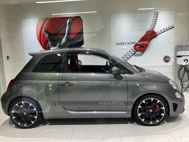 アバルト５９５ コンペティツィオーネ　ＭＴ・ブラック内装・前後ドライブレコーダー・ＥＴＣ・ＡｐｐｌｅＣａｒＰｌａｙ　ＡｎｄｏｒｏｉｄｏＡｕｔｏ対応・１７インチアルミホイール（24枚目）