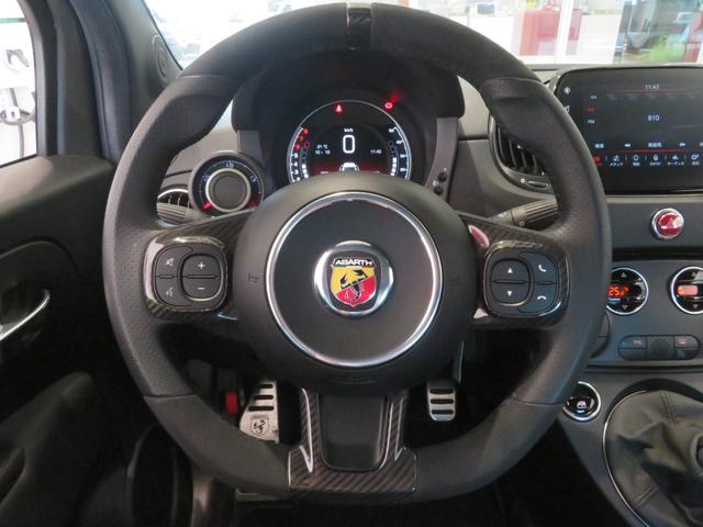 アバルト６９５ コンペティツィオーネ　ＭＴ・左ハンドル・純正ディスプレイ・ＡｐｐｌｅＣａｒＰｌａｙ　ＡｎｄｏｒｏｉｄｏＡｕｔｏ対応・キーレス・ブレンボキャリパー・ＥＴＣ・パーキングセンサー（9枚目）