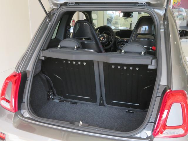アバルト６９５ コンペティツィオーネ　ＭＴ・左ハンドル・純正ディスプレイ・ＡｐｐｌｅＣａｒＰｌａｙ　ＡｎｄｏｒｏｉｄｏＡｕｔｏ対応・キーレス・ブレンボキャリパー・ＥＴＣ・パーキングセンサー（24枚目）