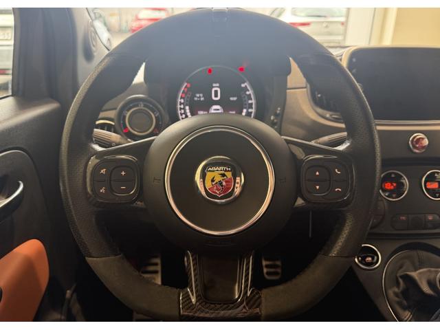 アバルト５９５ コンペティツィオーネ　ＭＴ・ブレンボブレーキキャリパー・１７インチアルミホイール・バックカメラ・純正ディスプレイ・ＡｐｐｌｅＣａｒＰｌａｙ　ＡｎｄｏｒｏｉｄｏＡｕｔｏ対応・キーレス・パーキングセンサー（7枚目）