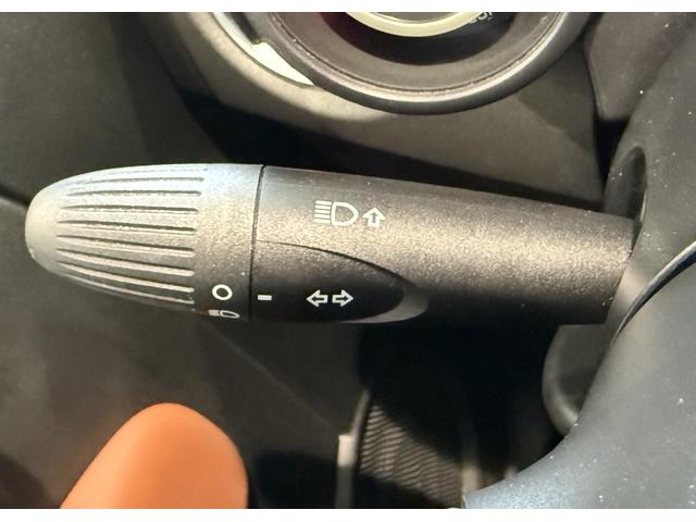 アバルト５９５ コンペティツィオーネ　ＭＴ・ブレンボブレーキキャリパー・１７インチアルミホイール・バックカメラ・純正ディスプレイ・ＡｐｐｌｅＣａｒＰｌａｙ　ＡｎｄｏｒｏｉｄｏＡｕｔｏ対応・キーレス・パーキングセンサー（10枚目）