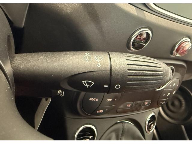 アバルト５９５ コンペティツィオーネ　ＭＴ・ブレンボブレーキキャリパー・１７インチアルミホイール・バックカメラ・純正ディスプレイ・ＡｐｐｌｅＣａｒＰｌａｙ　ＡｎｄｏｒｏｉｄｏＡｕｔｏ対応・キーレス・パーキングセンサー（11枚目）