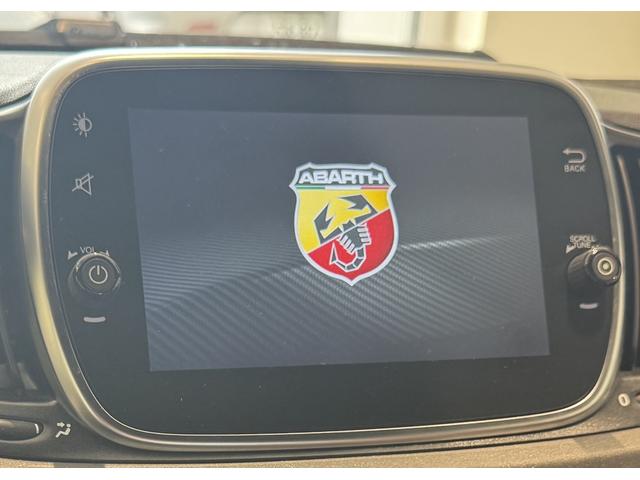アバルト５９５ コンペティツィオーネ　ＭＴ・ブレンボブレーキキャリパー・１７インチアルミホイール・バックカメラ・純正ディスプレイ・ＡｐｐｌｅＣａｒＰｌａｙ　ＡｎｄｏｒｏｉｄｏＡｕｔｏ対応・キーレス・パーキングセンサー（12枚目）