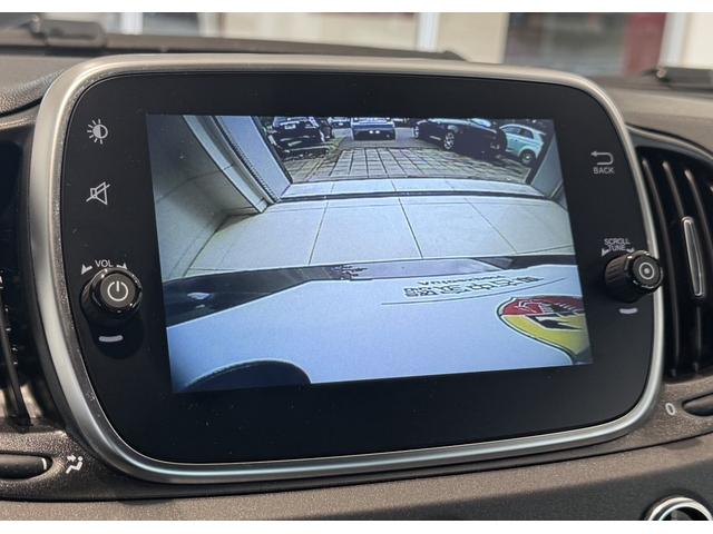 アバルト５９５ コンペティツィオーネ　ＭＴ・ブレンボブレーキキャリパー・１７インチアルミホイール・バックカメラ・純正ディスプレイ・ＡｐｐｌｅＣａｒＰｌａｙ　ＡｎｄｏｒｏｉｄｏＡｕｔｏ対応・キーレス・パーキングセンサー（13枚目）