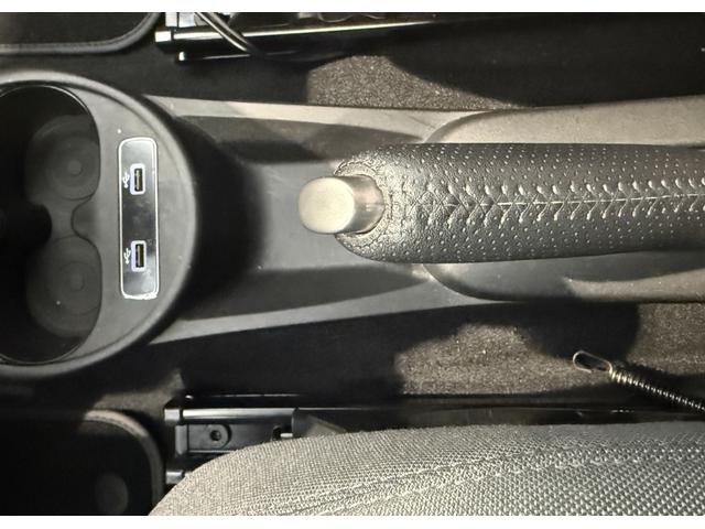 アバルト５９５ コンペティツィオーネ　ＭＴ・ブレンボブレーキキャリパー・１７インチアルミホイール・バックカメラ・純正ディスプレイ・ＡｐｐｌｅＣａｒＰｌａｙ　ＡｎｄｏｒｏｉｄｏＡｕｔｏ対応・キーレス・パーキングセンサー（16枚目）