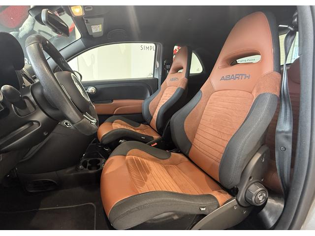 アバルト５９５ コンペティツィオーネ　ＭＴ・ブレンボブレーキキャリパー・１７インチアルミホイール・バックカメラ・純正ディスプレイ・ＡｐｐｌｅＣａｒＰｌａｙ　ＡｎｄｏｒｏｉｄｏＡｕｔｏ対応・キーレス・パーキングセンサー（17枚目）
