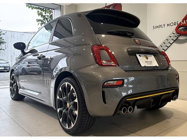 アバルト５９５ コンペティツィオーネ　ＭＴ・ブレンボブレーキキャリパー・１７インチアルミホイール・バックカメラ・純正ディスプレイ・ＡｐｐｌｅＣａｒＰｌａｙ　ＡｎｄｏｒｏｉｄｏＡｕｔｏ対応・キーレス・パーキングセンサー（22枚目）