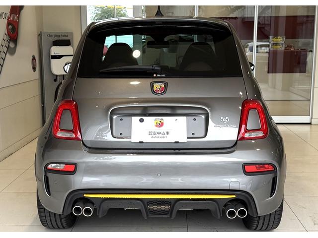 アバルト５９５ コンペティツィオーネ　ＭＴ・ブレンボブレーキキャリパー・１７インチアルミホイール・バックカメラ・純正ディスプレイ・ＡｐｐｌｅＣａｒＰｌａｙ　ＡｎｄｏｒｏｉｄｏＡｕｔｏ対応・キーレス・パーキングセンサー（23枚目）