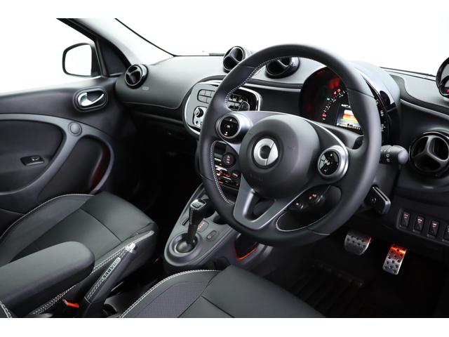 BRABUS エクスクルーシブ 黒革 パノラミックルーフ(3枚目)