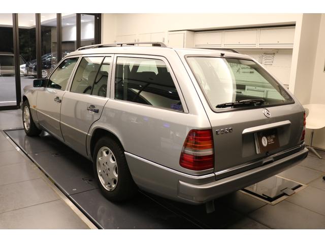 Ｅクラスステーションワゴン Ｅ３２０ステーションワゴン（3枚目）