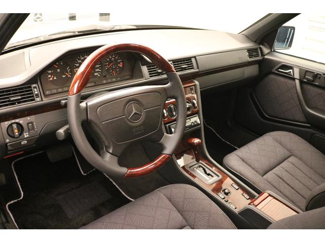 Ｅクラスステーションワゴン Ｅ３２０ステーションワゴン（7枚目）