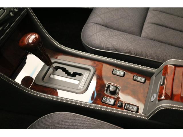 Ｅクラスステーションワゴン Ｅ３２０ステーションワゴン（12枚目）