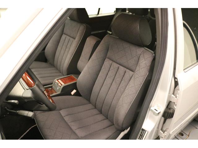 Ｅクラスステーションワゴン Ｅ３２０ステーションワゴン（13枚目）