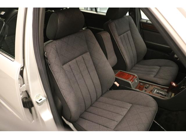 Ｅクラスステーションワゴン Ｅ３２０ステーションワゴン（14枚目）