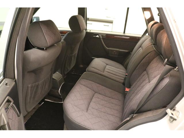 Ｅクラスステーションワゴン Ｅ３２０ステーションワゴン（15枚目）