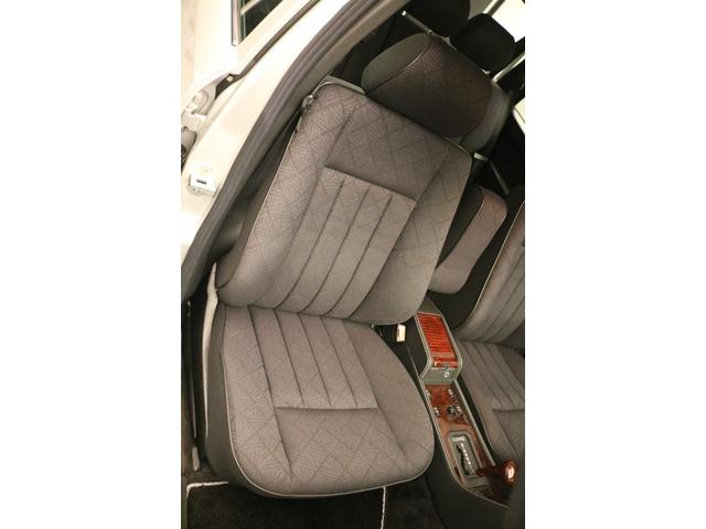 Ｅクラスステーションワゴン Ｅ３２０ステーションワゴン（20枚目）