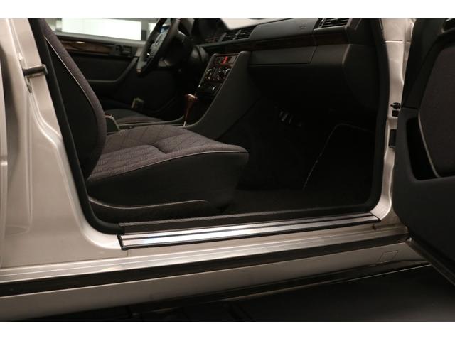 Ｅクラスステーションワゴン Ｅ３２０ステーションワゴン（26枚目）