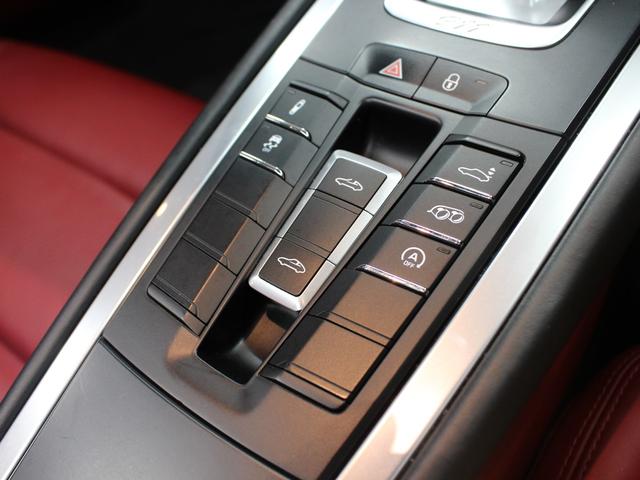 911タルガ4 赤&黒レザーインテリア スポクロ スポエキ 2017モデル PASM PDLS マットブラック19AW エントリードライブ エンボス加工ヘッドレスト 赤メーター シートヒーター カラークレストキャップ(18枚目)
