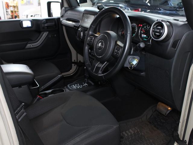 ジープ・ラングラーアンリミテッド スポーツ BlachRhino17AW BFグッドリッチT/A Smittybilt Defenderルーフラック V6EG ゴビC/C カロッツェリアナビ BTオーディオ フルセグTV LEDヘッドライト(13枚目)