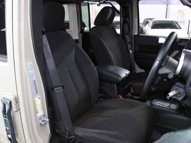 ジープ・ラングラーアンリミテッド スポーツ BlachRhino17AW BFグッドリッチT/A Smittybilt Defenderルーフラック V6EG ゴビC/C カロッツェリアナビ BTオーディオ フルセグTV LEDヘッドライト(14枚目)
