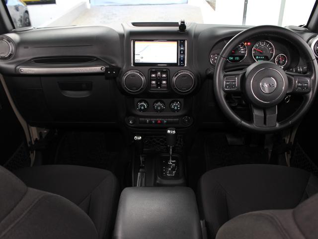 ジープ・ラングラーアンリミテッド スポーツ BlachRhino17AW BFグッドリッチT/A Smittybilt Defenderルーフラック V6EG ゴビC/C カロッツェリアナビ BTオーディオ フルセグTV LEDヘッドライト(17枚目)