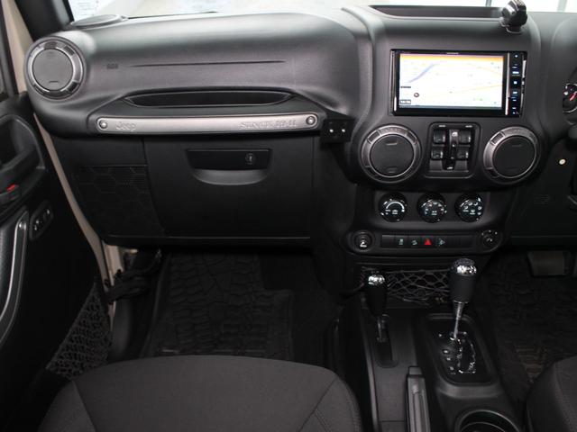 ジープ・ラングラーアンリミテッド スポーツ BlachRhino17AW BFグッドリッチT/A Smittybilt Defenderルーフラック V6EG ゴビC/C カロッツェリアナビ BTオーディオ フルセグTV LEDヘッドライト(18枚目)