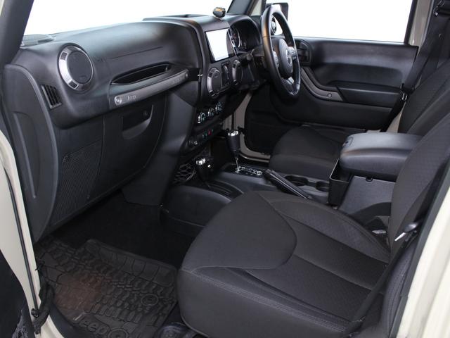 ジープ・ラングラーアンリミテッド スポーツ BlachRhino17AW BFグッドリッチT/A Smittybilt Defenderルーフラック V6EG ゴビC/C カロッツェリアナビ BTオーディオ フルセグTV LEDヘッドライト(36枚目)