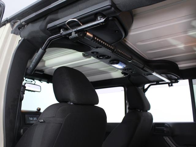 ジープ・ラングラーアンリミテッド スポーツ BlachRhino17AW BFグッドリッチT/A Smittybilt Defenderルーフラック V6EG ゴビC/C カロッツェリアナビ BTオーディオ フルセグTV LEDヘッドライト(41枚目)