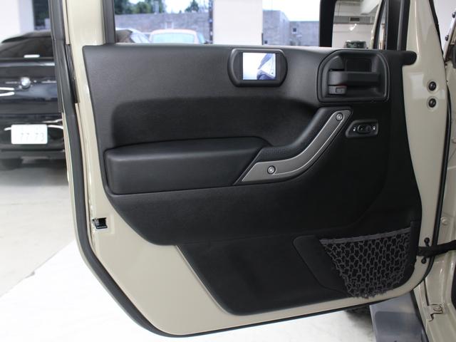 ジープ・ラングラーアンリミテッド スポーツ BlachRhino17AW BFグッドリッチT/A Smittybilt Defenderルーフラック V6EG ゴビC/C カロッツェリアナビ BTオーディオ フルセグTV LEDヘッドライト(42枚目)
