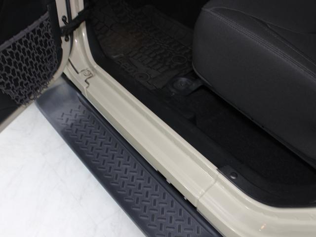 ジープ・ラングラーアンリミテッド スポーツ BlachRhino17AW BFグッドリッチT/A Smittybilt Defenderルーフラック V6EG ゴビC/C カロッツェリアナビ BTオーディオ フルセグTV LEDヘッドライト(45枚目)