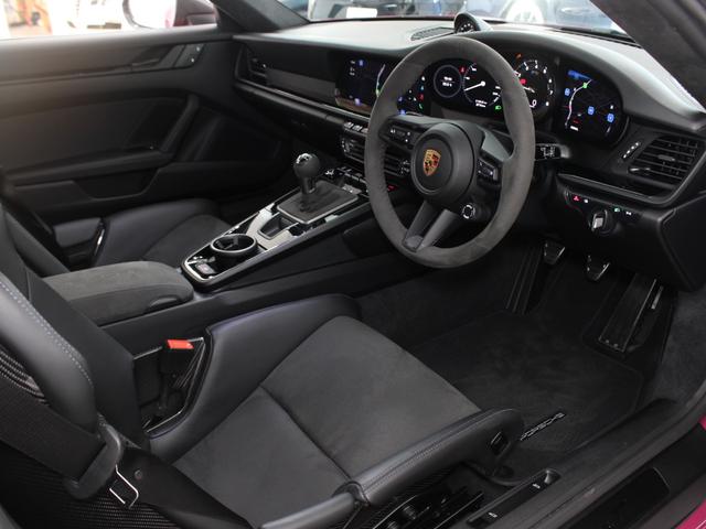 911 911カレラT 右H/7MT/スポーツデザインPKG/カーボンルーフ/カーボンフルバケシート/Rアクスルステア/PDLSプラス/Race-Tex-GTスポーツステア&ルーフライニング/ロゴエンボスコンソール/デカール(13枚目)