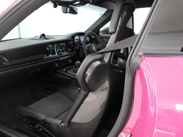 911 911カレラT 右H/7MT/スポーツデザインPKG/カーボンルーフ/カーボンフルバケシート/Rアクスルステア/PDLSプラス/Race-Tex-GTスポーツステア&ルーフライニング/ロゴエンボスコンソール/デカール(16枚目)
