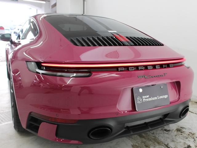 911 911カレラT 右H/7MT/スポーツデザインPKG/カーボンルーフ/カーボンフルバケシート/Rアクスルステア/PDLSプラス/Race-Tex-GTスポーツステア&ルーフライニング/ロゴエンボスコンソール/デカール(27枚目)