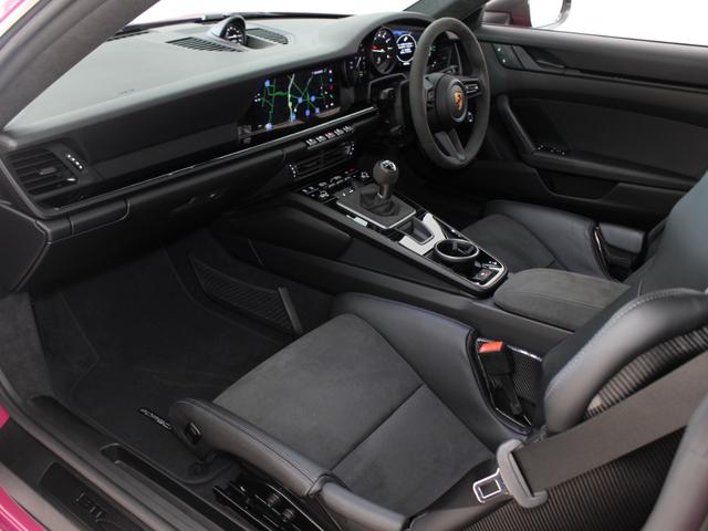 911 911カレラT 右H/7MT/スポーツデザインPKG/カーボンルーフ/カーボンフルバケシート/Rアクスルステア/PDLSプラス/Race-Tex-GTスポーツステア&ルーフライニング/ロゴエンボスコンソール/デカール(36枚目)