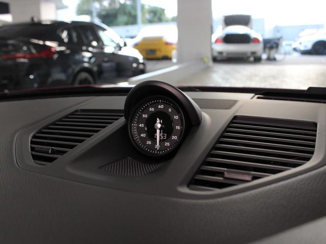 911 911カレラT 右H/7MT/スポーツデザインPKG/カーボンルーフ/カーボンフルバケシート/Rアクスルステア/PDLSプラス/Race-Tex-GTスポーツステア&ルーフライニング/ロゴエンボスコンソール/デカール(40枚目)