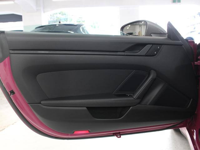 911 911カレラT 右H/7MT/スポーツデザインPKG/カーボンルーフ/カーボンフルバケシート/Rアクスルステア/PDLSプラス/Race-Tex-GTスポーツステア&ルーフライニング/ロゴエンボスコンソール/デカール(42枚目)