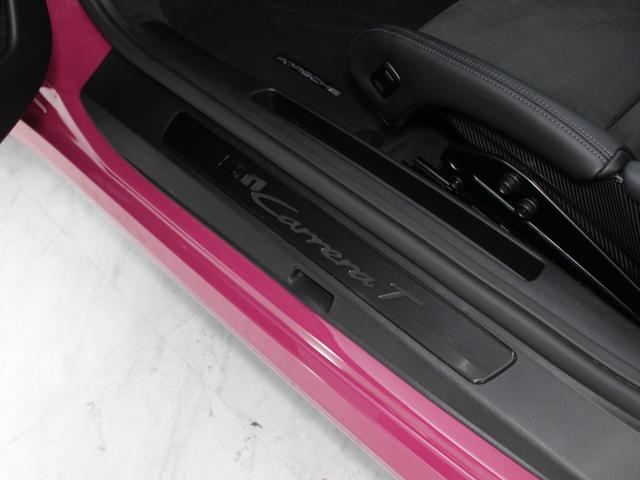 911 911カレラT 右H/7MT/スポーツデザインPKG/カーボンルーフ/カーボンフルバケシート/Rアクスルステア/PDLSプラス/Race-Tex-GTスポーツステア&ルーフライニング/ロゴエンボスコンソール/デカール(43枚目)